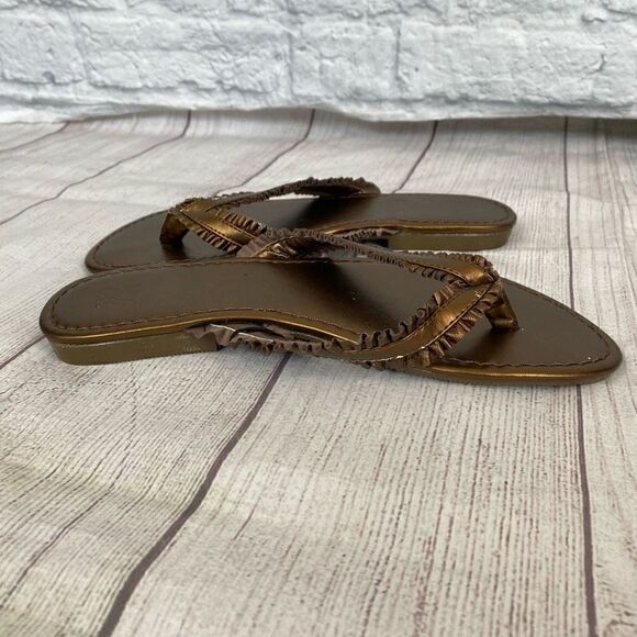 New York & Co new w/tags slip on ruffle strap flip flops bronze color women sz 8 - Picture 3 of 11